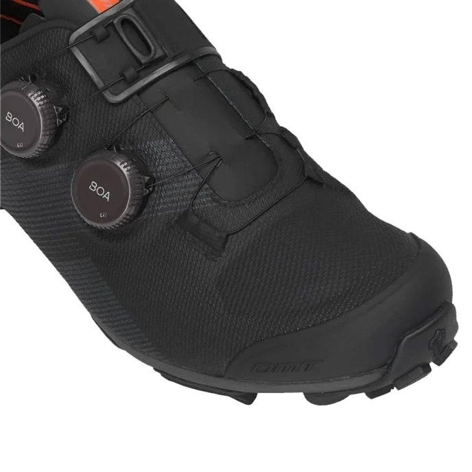 Cyklistické tretry pro MTB a gravel s karbonovou podrážkou DMT KM0 EVO