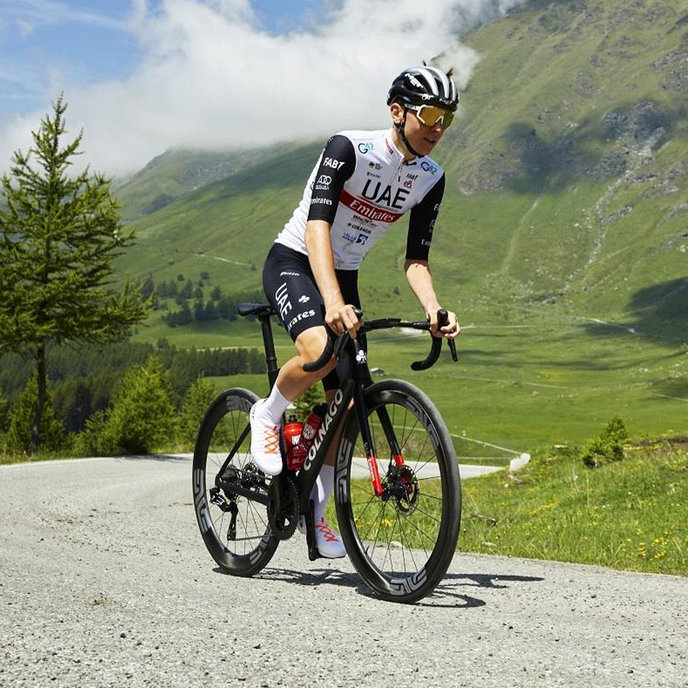 Cyklistické silniční tretry s karbonovou podrážkou a šňůrkami DMT KRSL Pogi