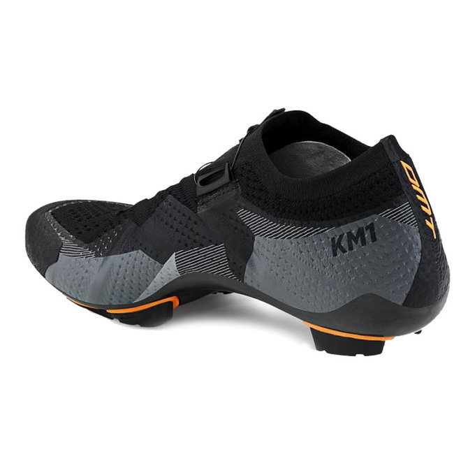 Horské cyklistické tretry s karbonovou podrážkou a BOA systémem DMT KM1