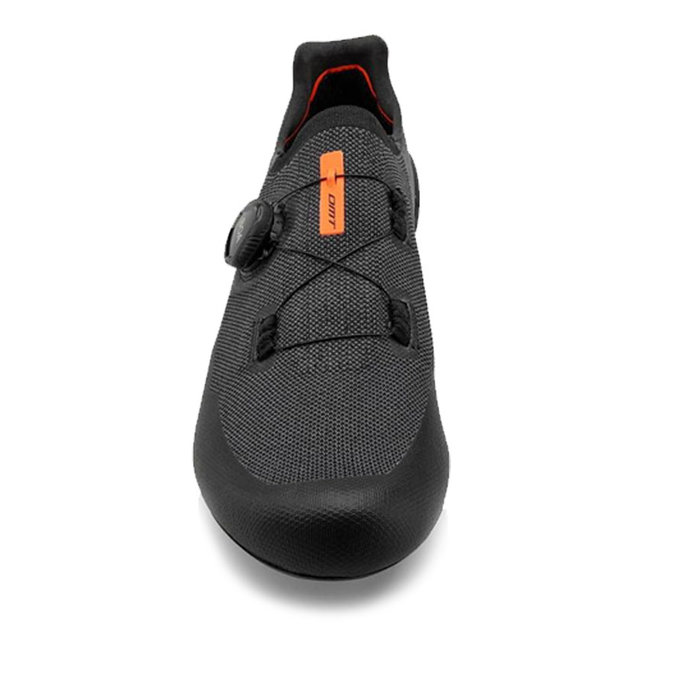 Silniční cyklistické tretry s karbonovou podrážkou a systémem BOA DMT KR30