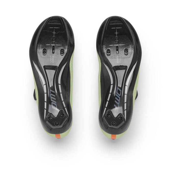 Silniční cyklistické tretry s karbonovou podrážkou a systémem BOA DMT KR1