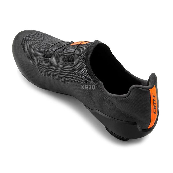 Silniční cyklistické tretry s karbonovou podrážkou a systémem BOA DMT KR30