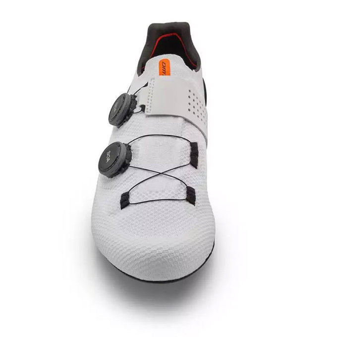 Silniční cyklistické tretry s karbonovou podrážkou a systémem BOA DMT SH10