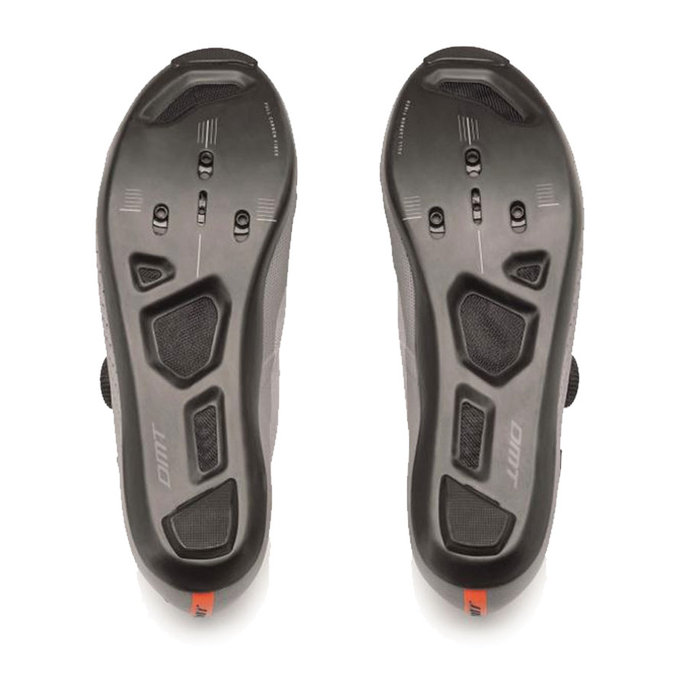 Cyklistické tretry s karbonovou podrážkou a systémem BOA DMT KR0