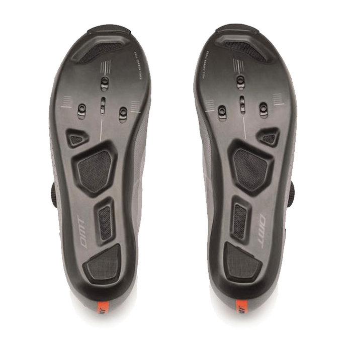 Cyklistické tretry s karbonovou podrážkou a systémem BOA DMT KR0