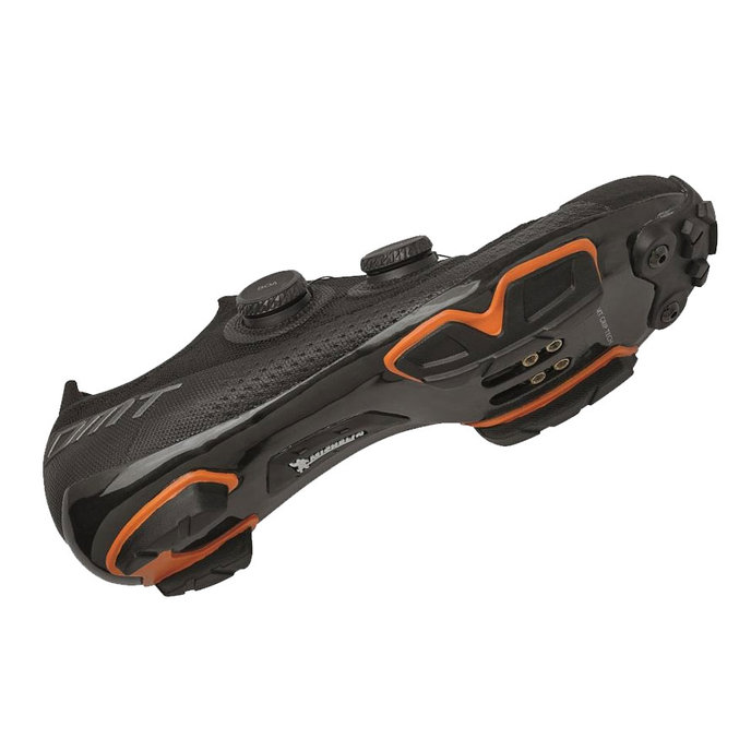 Cyklistické horské tretry s karbonovou podrážkou a BOA systémem DMT KM0