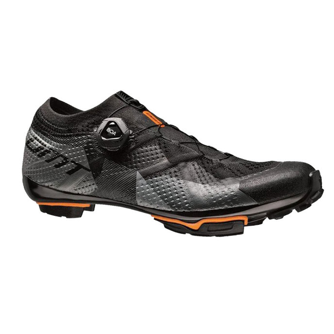 Horské cyklistické tretry s karbonovou podrážkou a BOA systémem DMT KM1