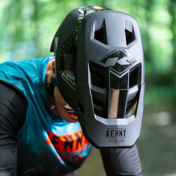 MTB A ENDURO PŘILBY
